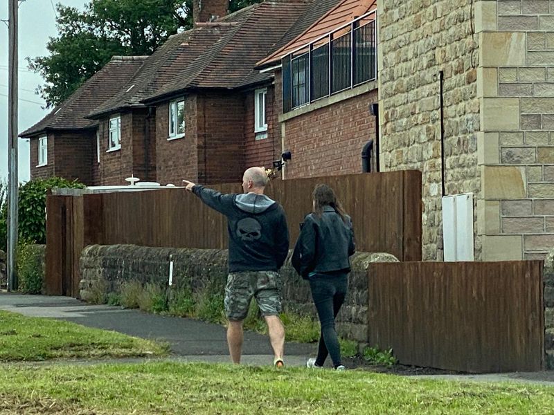 Pete and Clare house hunting